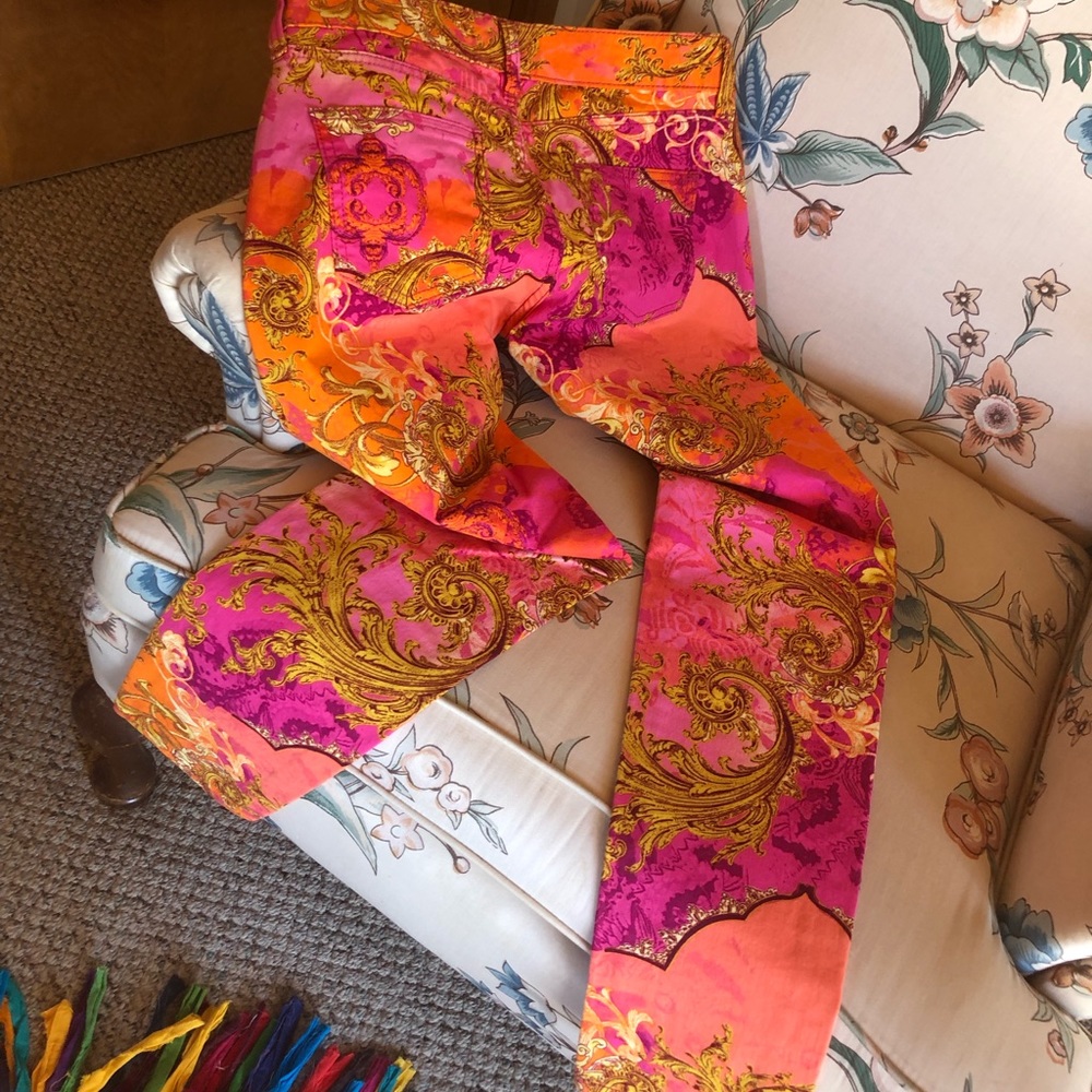 DECREE/ NWT “Versace” Style Super Skinny Jeans 🧡